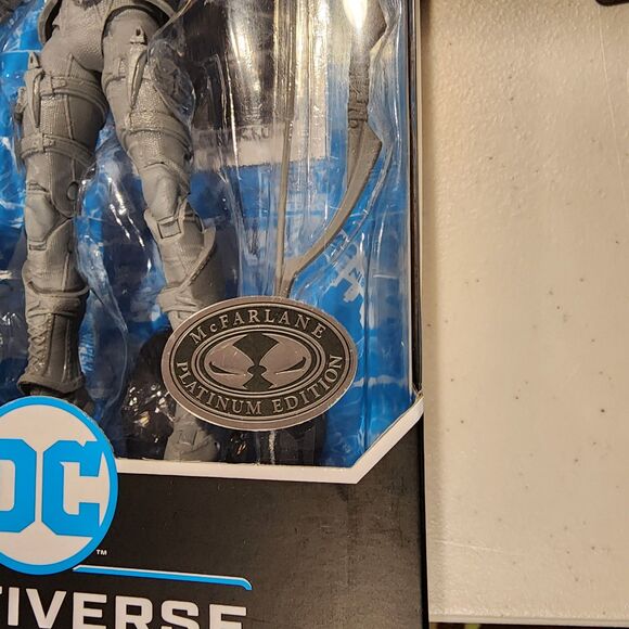 McFarlane Toys DC Multiverse Green Arrow Injustice 2 Platinum Edition Chase - Picture 3 of 3